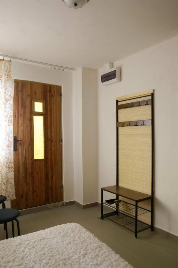 Male Utulne Studio S Koupelnou A Kuchynkou Svinarov Exterior photo
